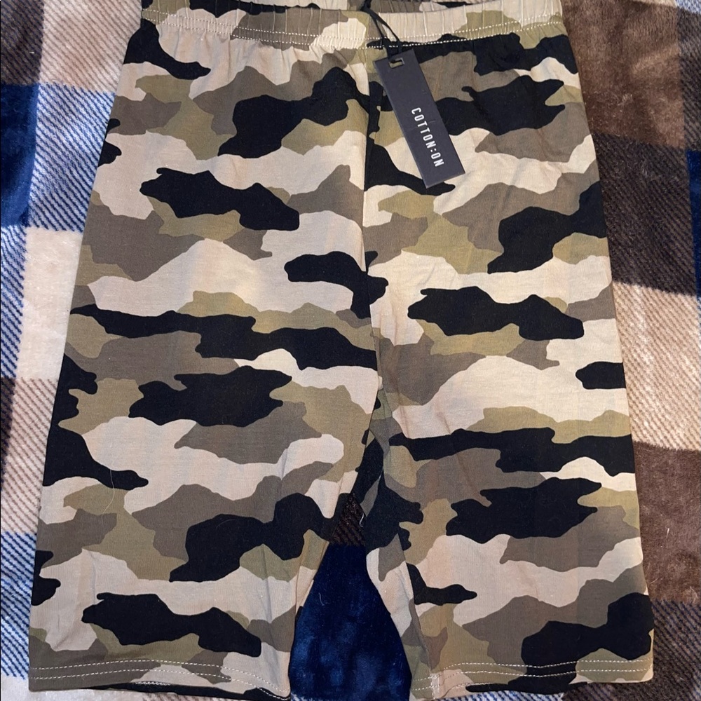 NWT Women’s Cotton On Cargo Biker Shorts, Size L